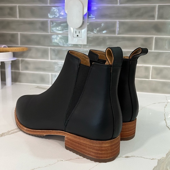 Nisolo Eva Everyday Chelsea Boots. Women’s size 9. Color Black. - Picture 10 of 15